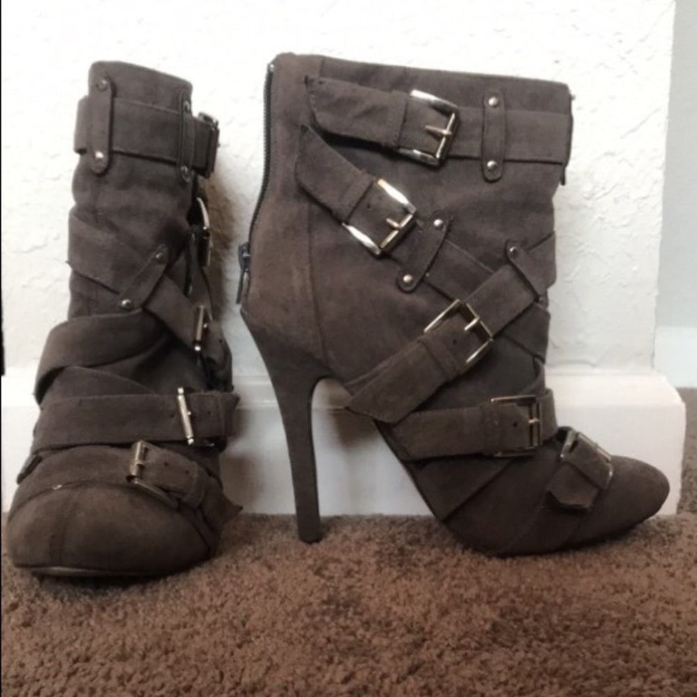 Hypnot Buckled Heels